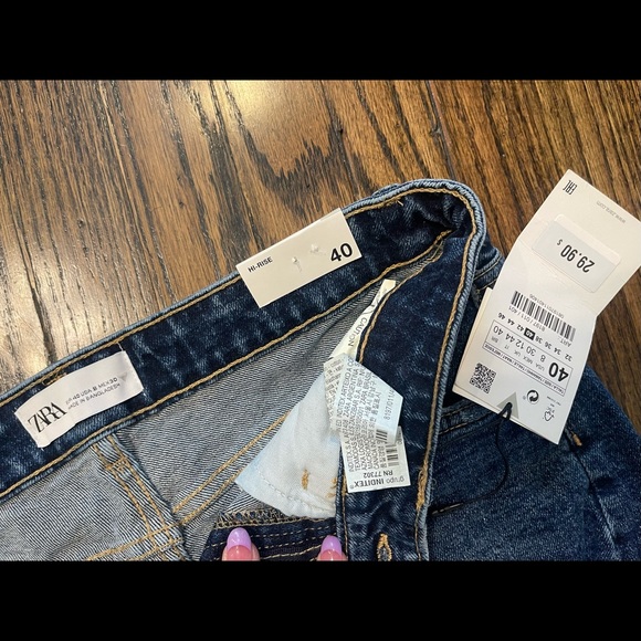 Zara Denim Cheeky/HI-RISE Shorts - Picture 4 of 6